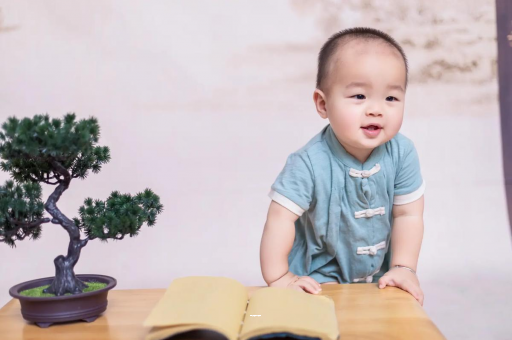 百色宝宝爱吐奶是什么原因