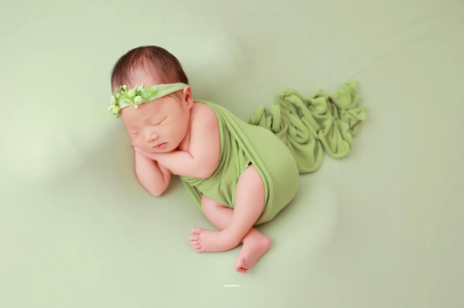 百色宝宝趴着睡是积食吗